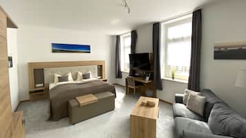 Deluxe Double Room | 1 bedroom, hypo-allergenic bedding, desk, blackout drapes