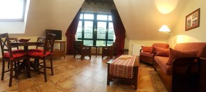 Desk, iron/ironing board, cots/infant beds, free WiFi - Apartamentos Villa de Cabrales (Cabrales)