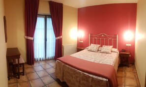 Schreibtisch, Bügeleisen/Bügelbrett, Babybetten, kostenloses WLAN