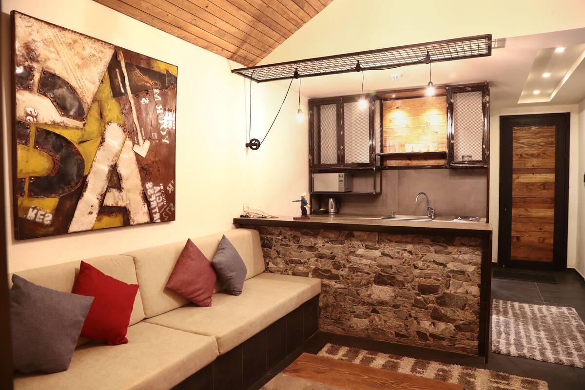 Superior Family Townhouse with Garden Backyard | Két bảo mật tại phòng, trang trí khác biệt, bàn ủi/dụng cụ ủi quần áo