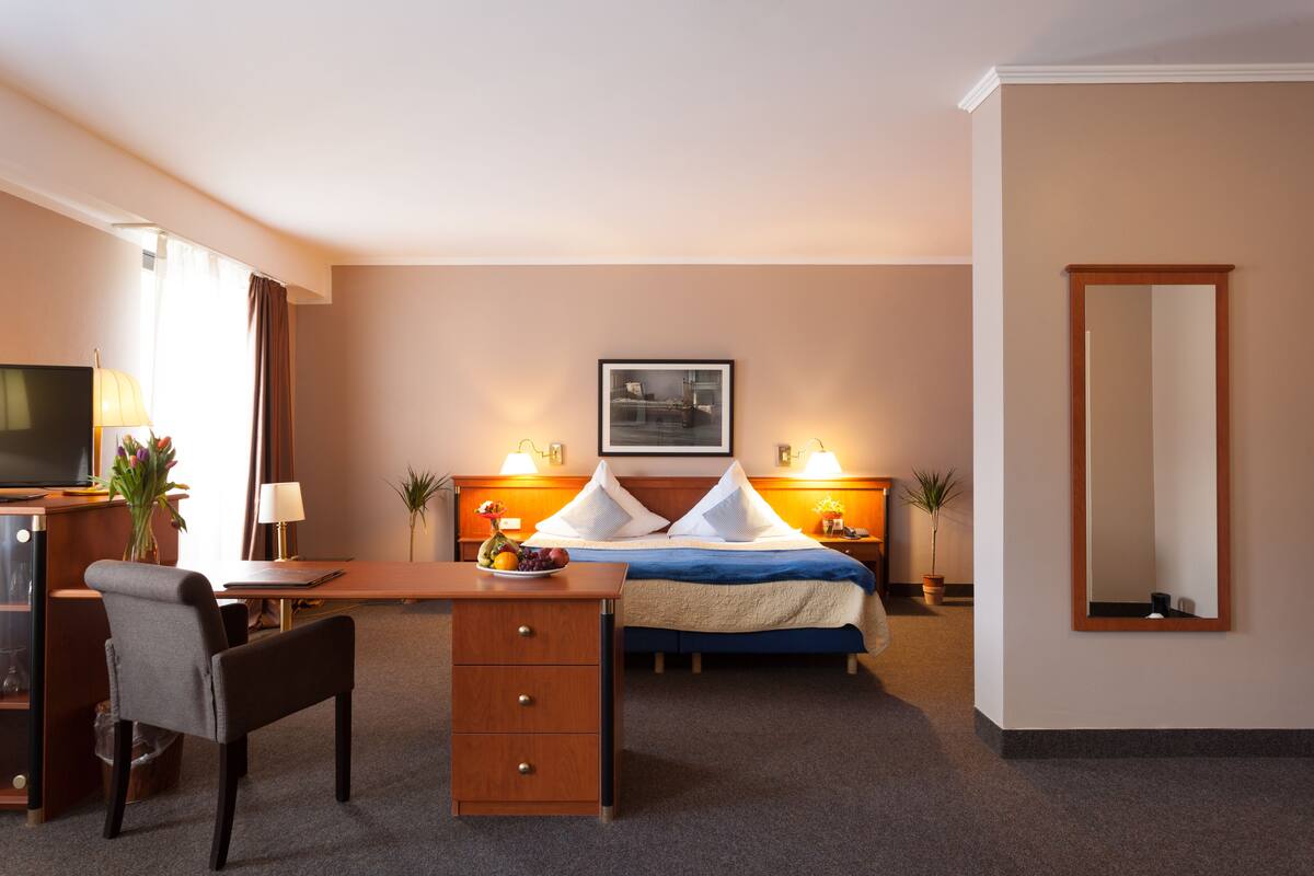 1 Schlafzimmer, kostenlose Minibar, Zimmersafe, Schreibtisch