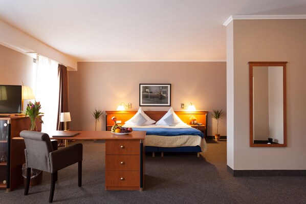 1 bedroom, free minibar, in-room safe, desk