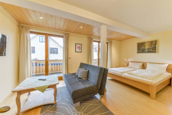 Escrivaninha, quartos à prova de som, ferros/tábuas de passar roupa