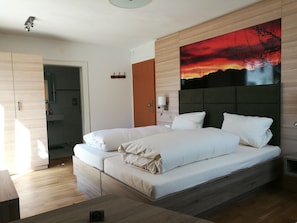 Quarto casal ou duplo | Escrivaninha, quartos à prova de som, ferros/tábuas de passar roupa