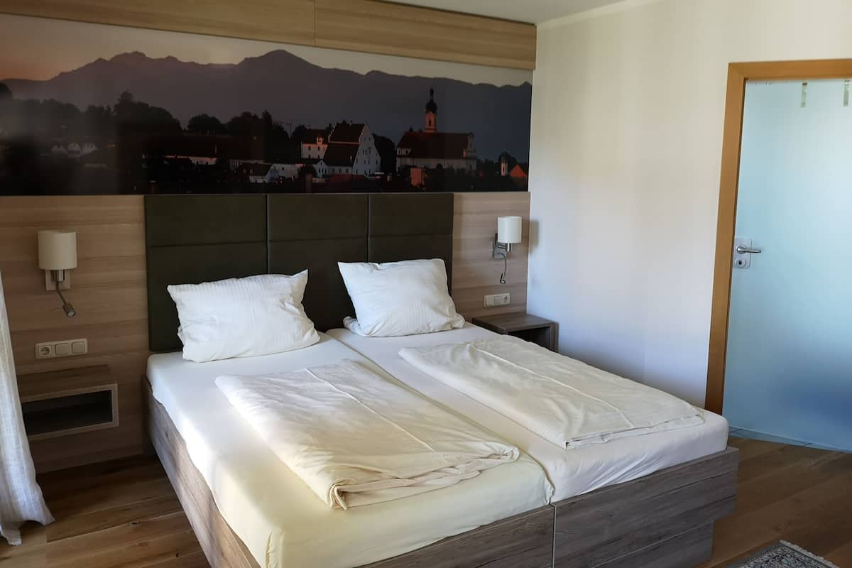 Doppel- oder Zweibettzimmer