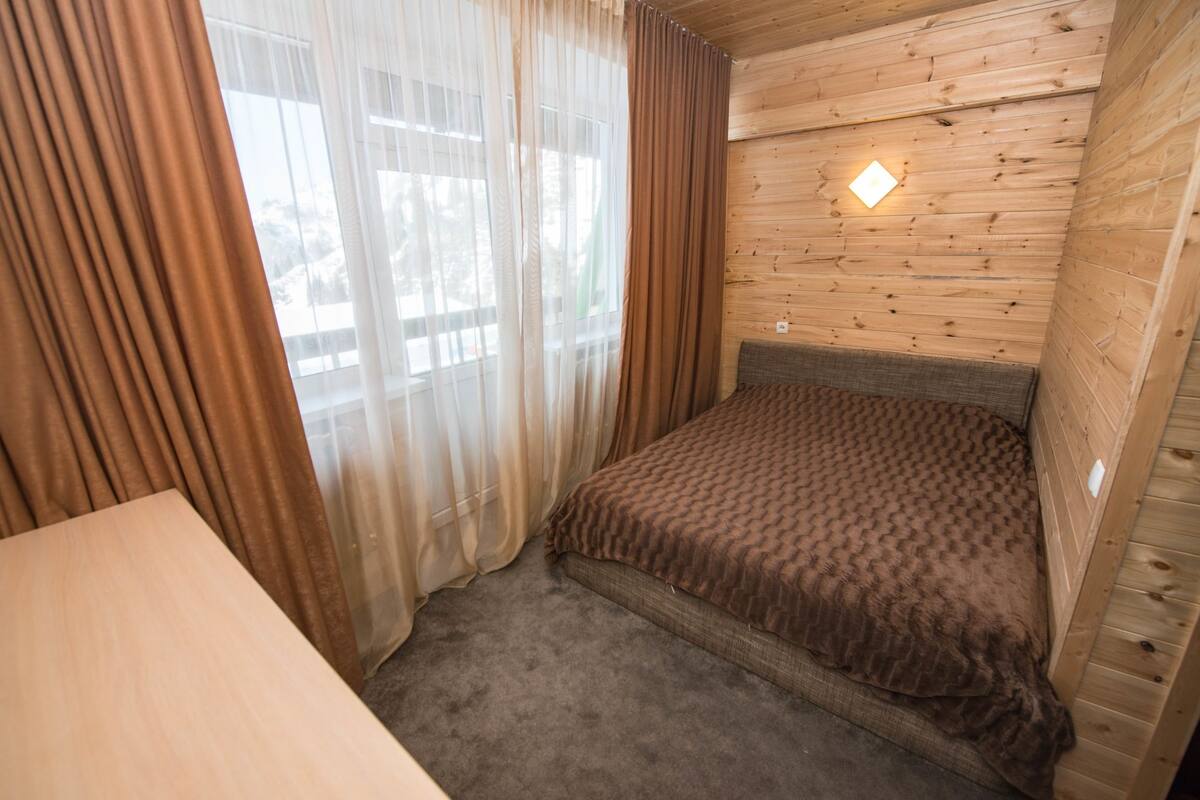 Premium bedding, in-room safe, iron/ironing board, rollaway beds