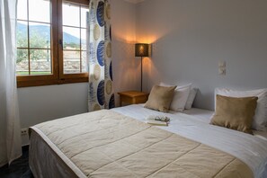 Villa, 4 Schlafzimmer, Poolzugang | 4 Schlafzimmer, Bügeleisen/Bügelbrett, kostenloses WLAN, Bettwäsche