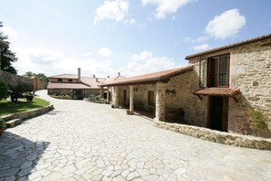 Courtyard - Casa da Botica (A Estrada)