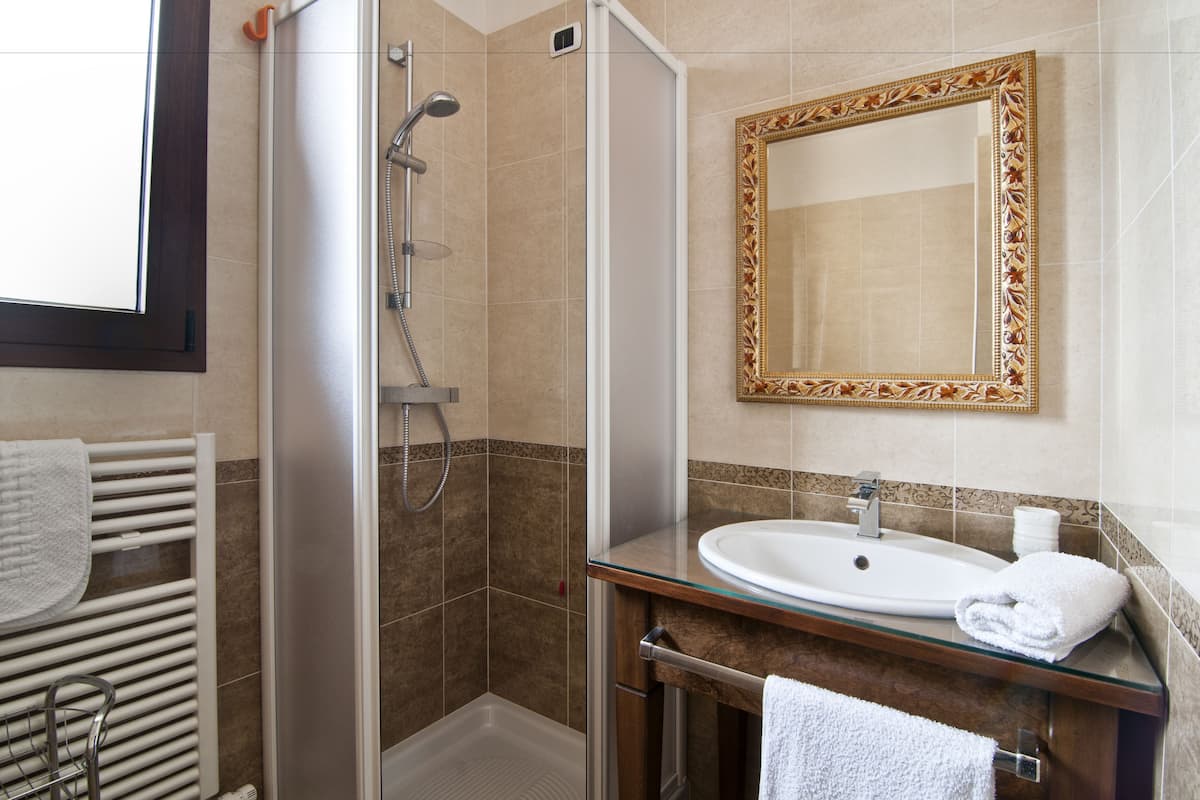 Family Quadruple Room, Private Bathroom | Bathroom | Shower, hair dryer, bidet, towels