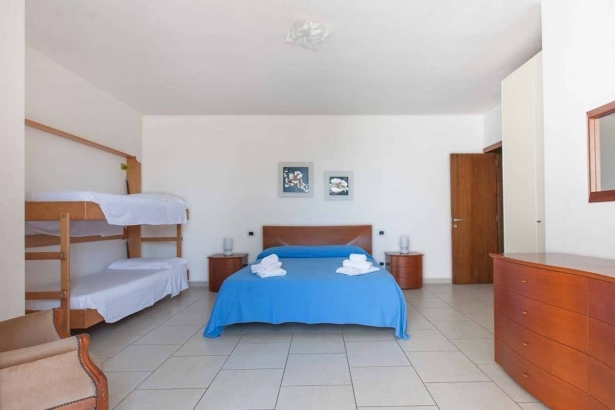 Family Quadruple Room, Private Bathroom | Desk, cots/infant beds, bed sheets