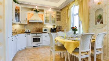 Familien-Suite, 2 Schlafzimmer, Sauna | Eigene Küche | Kühlschrank, Mikrowelle, Ofen, Herdplatte