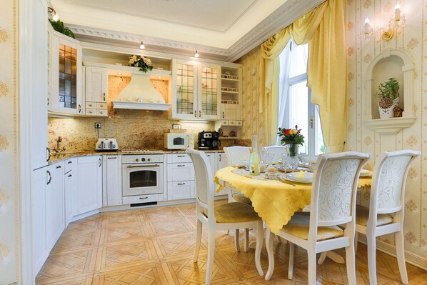 Family Suite, 2 Bedrooms, Sauna | Private kitchen