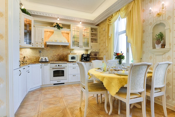 Family Suite, 2 Bedrooms, Sauna | Private kitchen