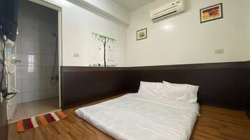 Free WiFi, bed sheets