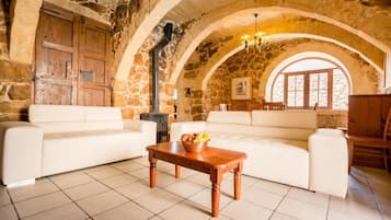 Traditional House, Multiple Beds, Non Smoking | Living area | Flat-screen TV