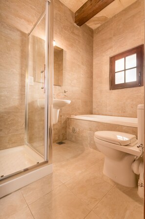 Traditional House, Multiple Beds, Non Smoking | Bathroom | Separate bathtub and shower, rainfall showerhead, free toiletries
