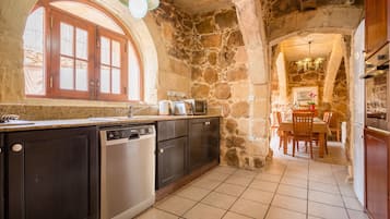 Traditional House, Multiple Beds, Non Smoking | Private kitchen | Microwave, high chair