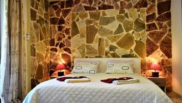 Apartemen Deluks | Brankas, setrika/meja setrika, Wi-Fi gratis, dan seprai linen