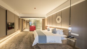 Suite Deluxe, vue fleuve | Bureau, Wi-Fi gratuit