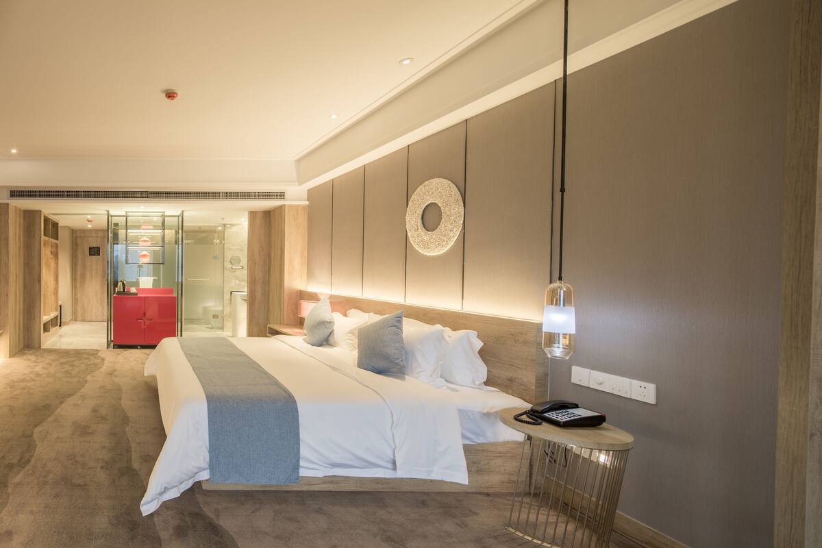 Suite Deluxe, vue sur le fleuve | Bureau, accès au Wi-Fi (inclus)