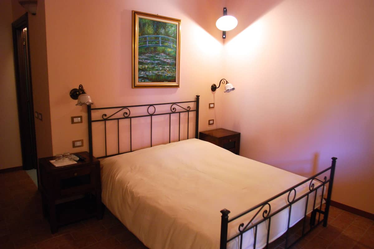Double or Twin Room, Accessible | Minibar, free WiFi