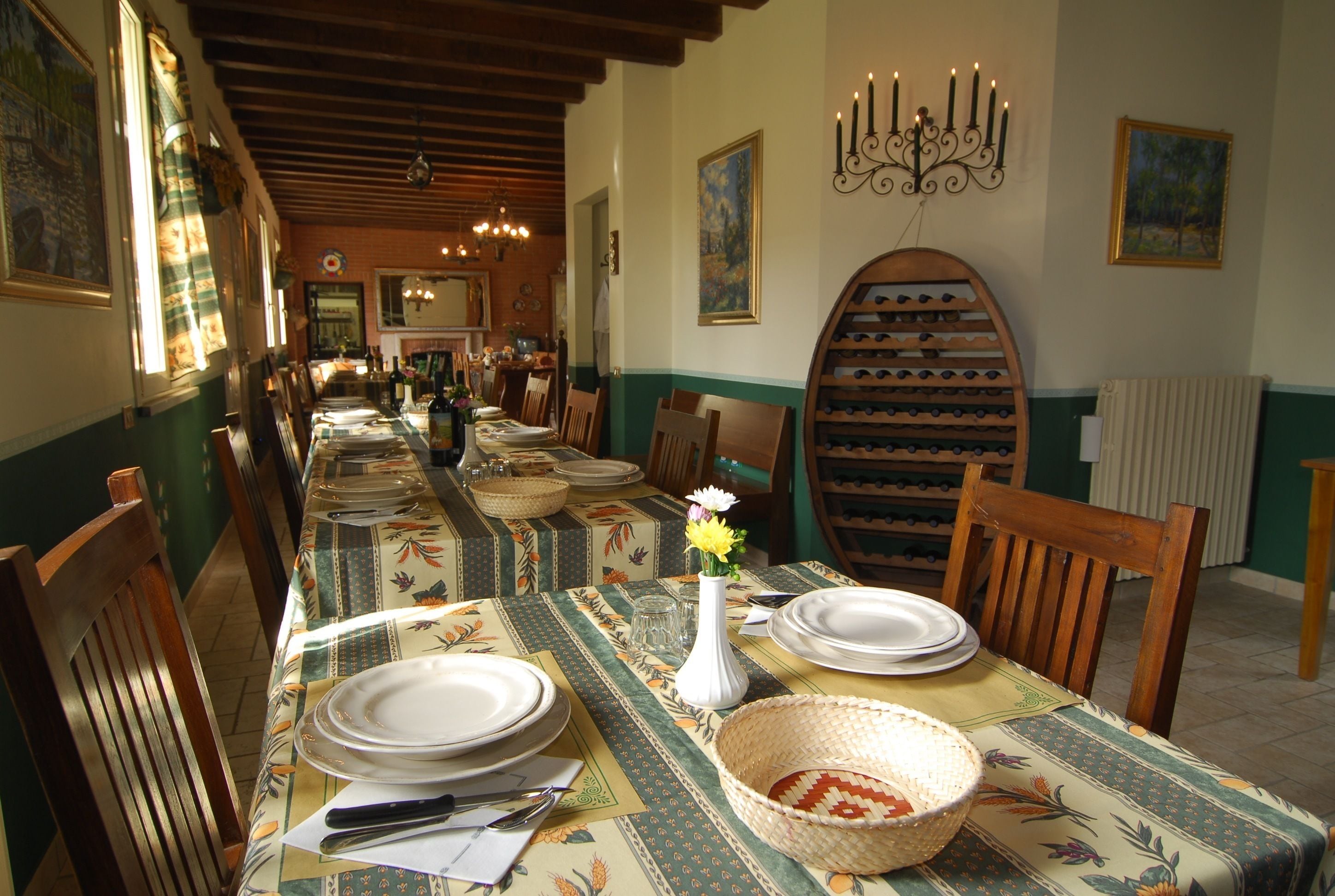 Déjeuner et dîner servis sur place, spécialités Cuisine régionale