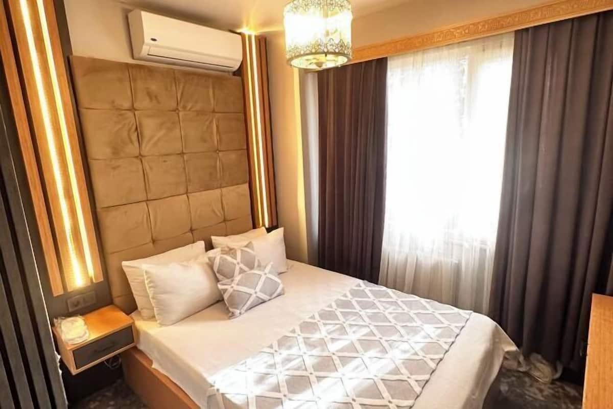 In-room safe, desk, soundproofing, iron/ironing board (on request)