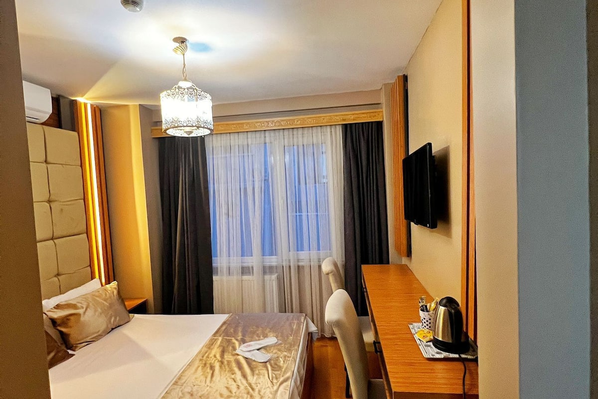 Standard Single Room | In-room safe, desk, soundproofing, iron/ironing board (on request)
