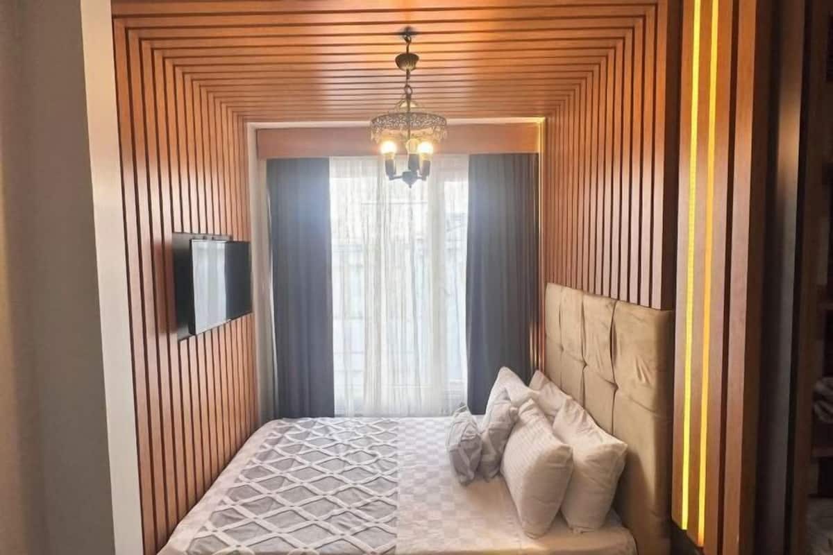 In-room safe, desk, soundproofing, iron/ironing board (on request)