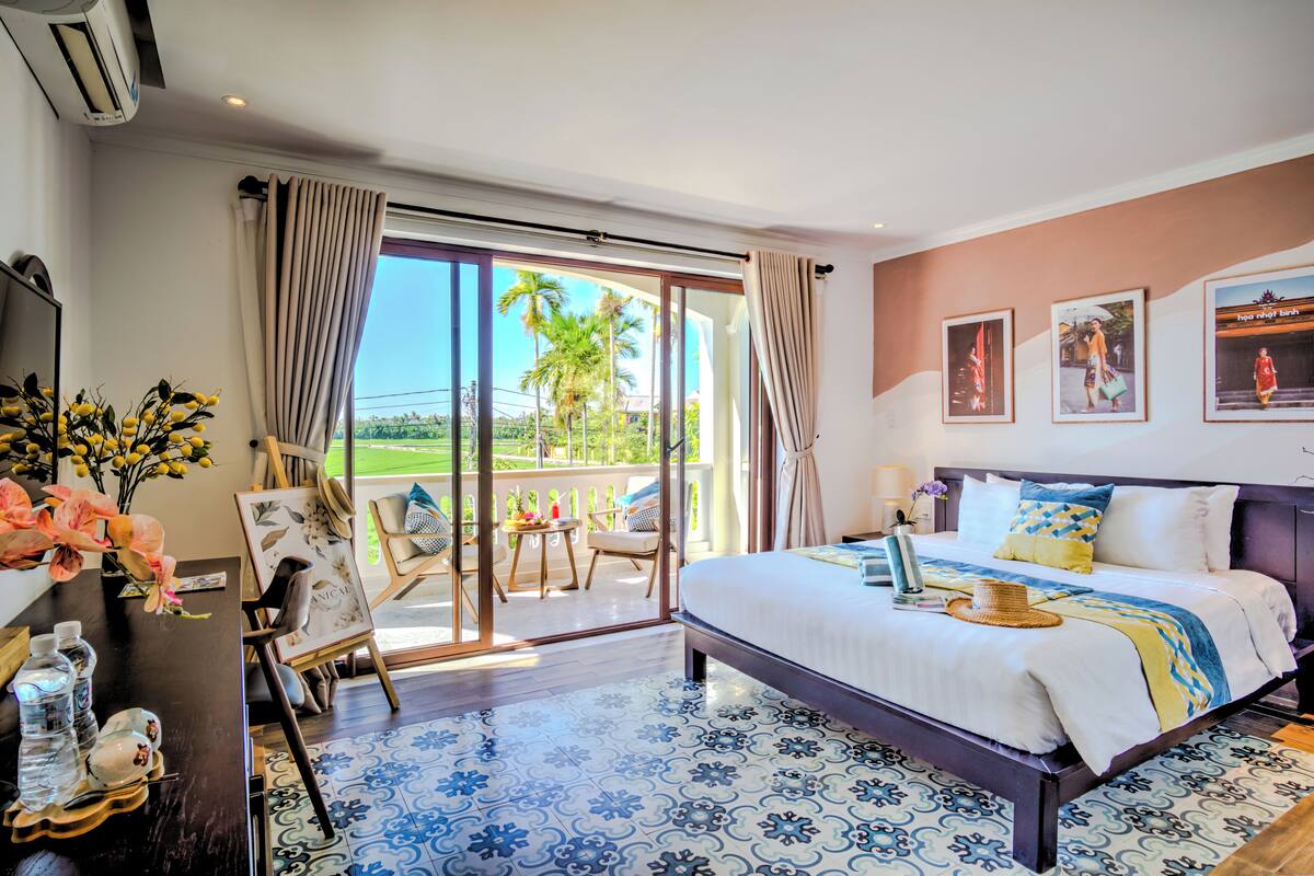 Habitación doble superior, vista al jardín | 1 habitación, caja de seguridad en la habitación y escritorio