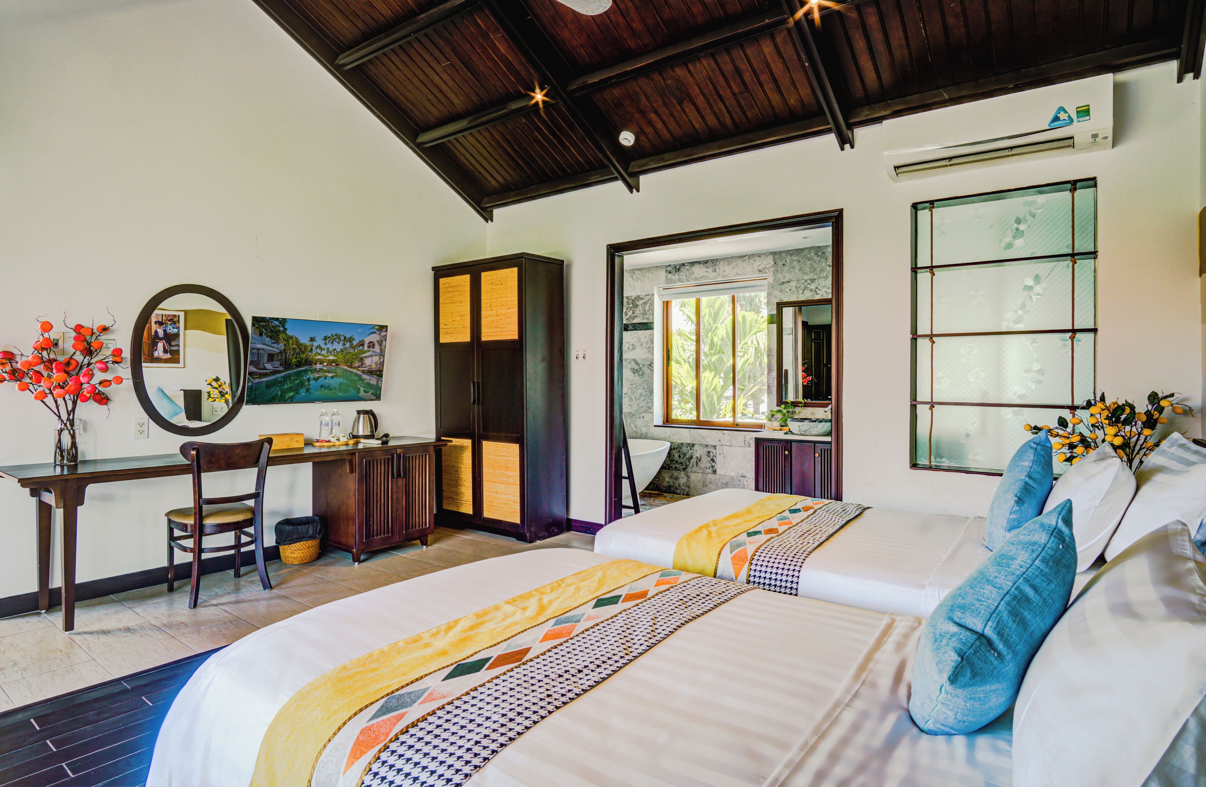 deluxe twin room, pool view | 1 bedroom, in-room safe, desk, laptop workspace