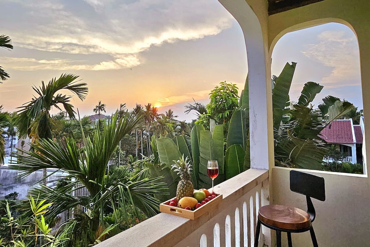 1 habitación, caja de seguridad en la habitación y escritorio