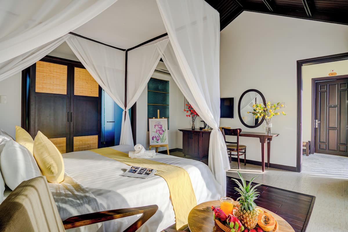 1 habitación, caja de seguridad en la habitación y escritorio