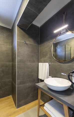 Shower, hair dryer, bathrobes, slippers - Yalıpark Beach Hotel (Bodrum)