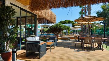 Poolside bar