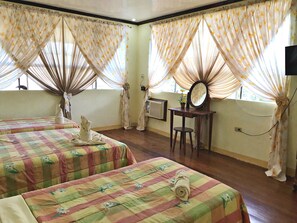 Executive Room 2 - La Casa Roa Hostel (Caramoan)