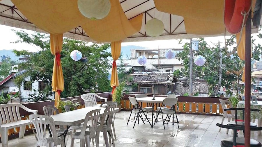 La Casa Roa Hostel