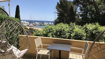 Klassieke tweepersoonskamer, 1 tweepersoonsbed, balkon, uitzicht op zee | Uitzicht vanaf balkon