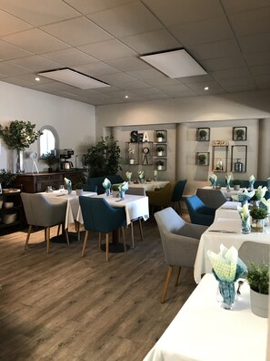 Frokost, lunsj og middag serveres