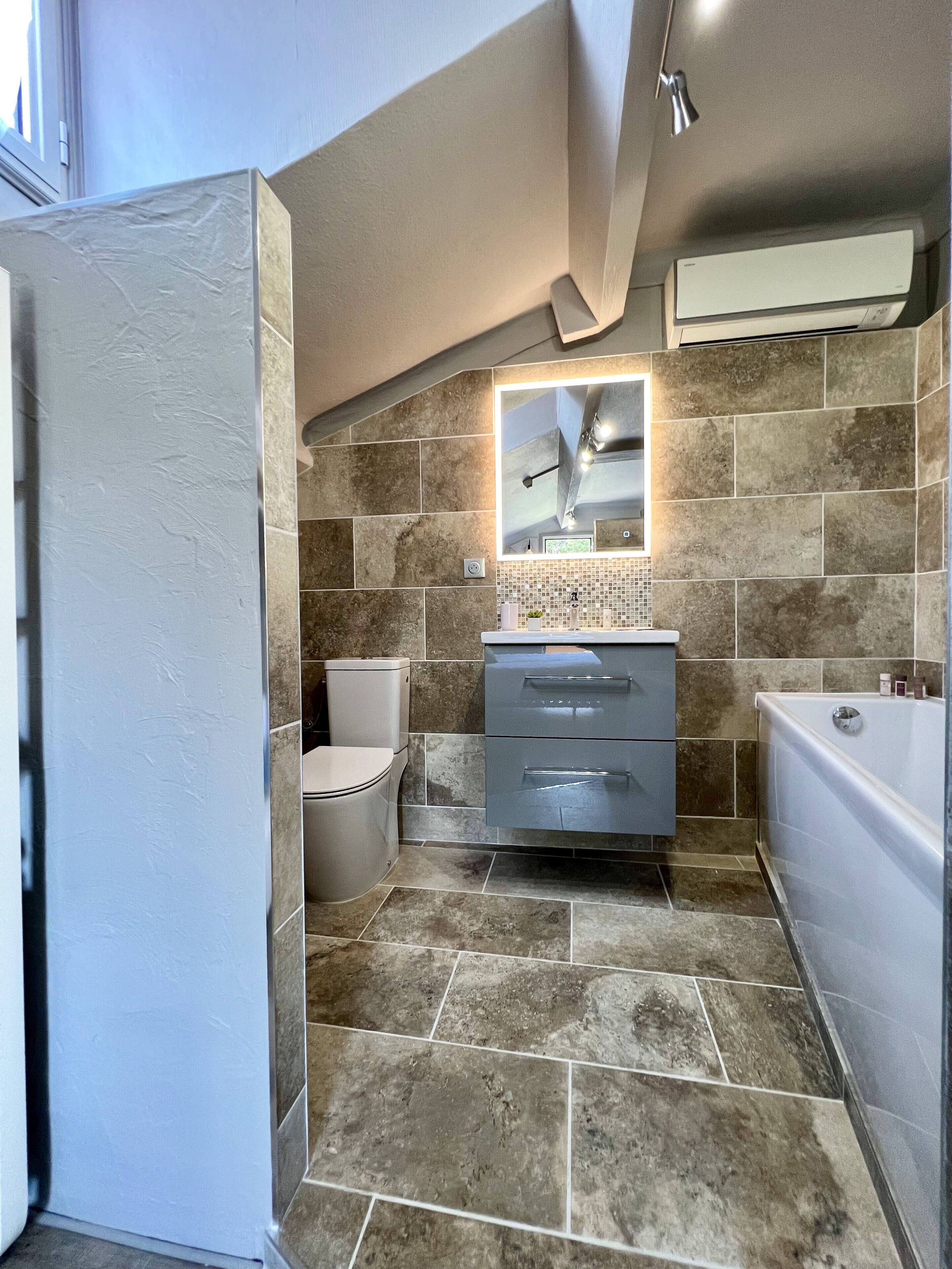 deluxe double room, 1 queen bed, balcony, beach view | bathroom | free toiletries, towels, soap, shampoo