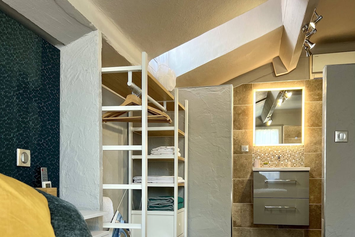 1 bedroom, premium bedding, individually decorated