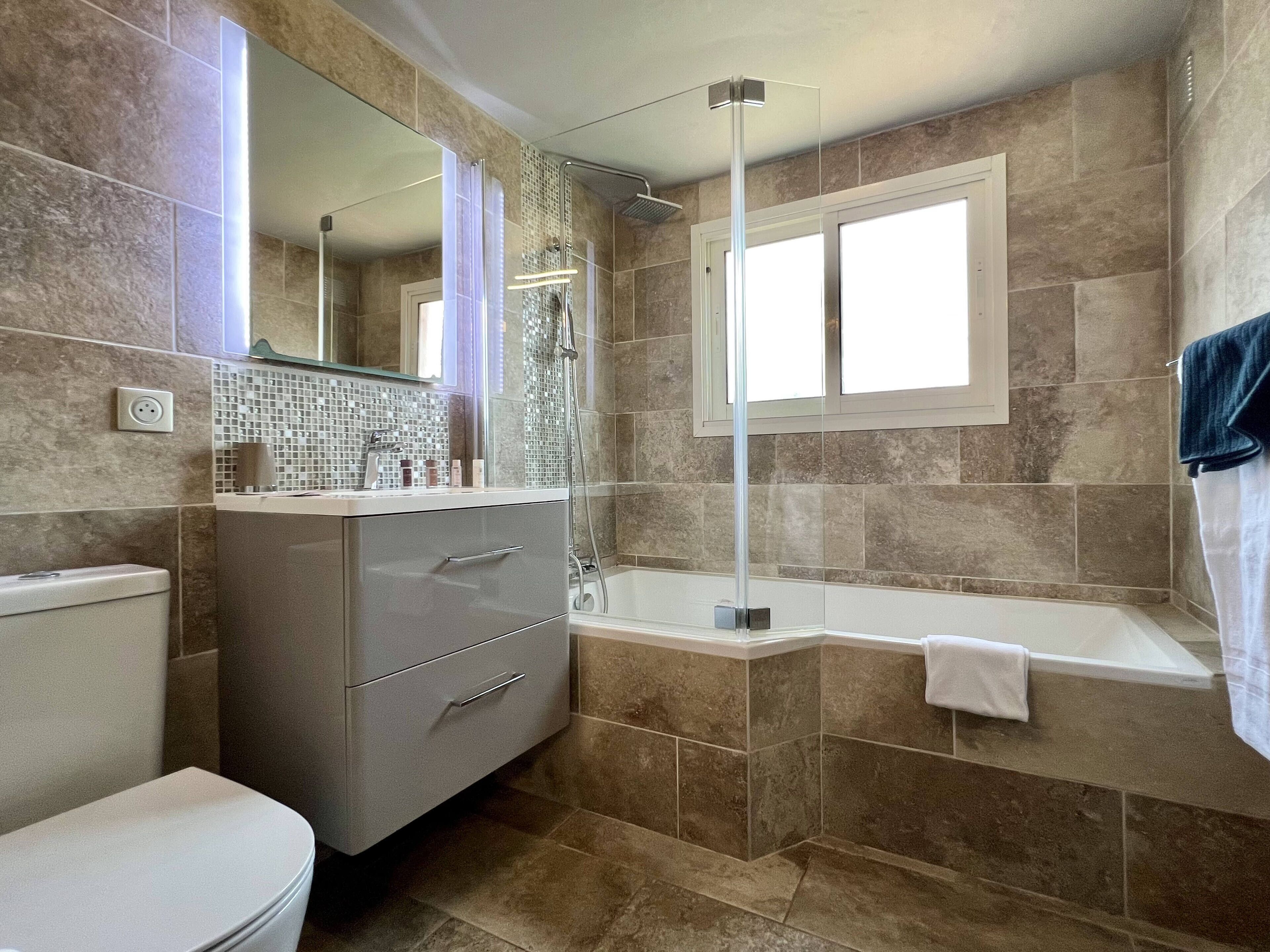 standard double room, 1 double bed, mountain view | bathroom | free toiletries, towels, soap, shampoo