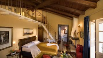 Quarto casal clássico | Escrivaninha, Wi-Fi de cortesia, roupa de cama