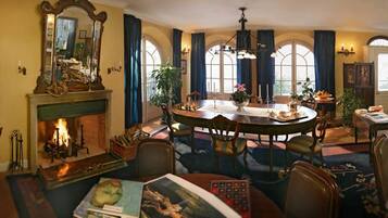 Daily buffet breakfast (EUR 15 per person)