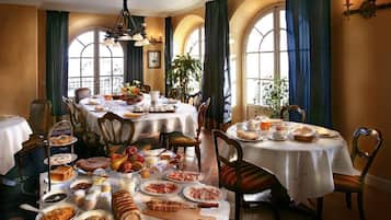 Daily buffet breakfast (EUR 10 per person)