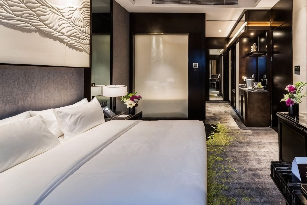 Minibar, in-room safe, desk, blackout curtains