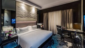 Deluxe Double Room | Minibar, in-room safe, desk, blackout drapes
