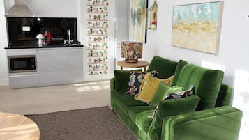 Suite (C) | In-room safe, desk, blackout drapes, soundproofing