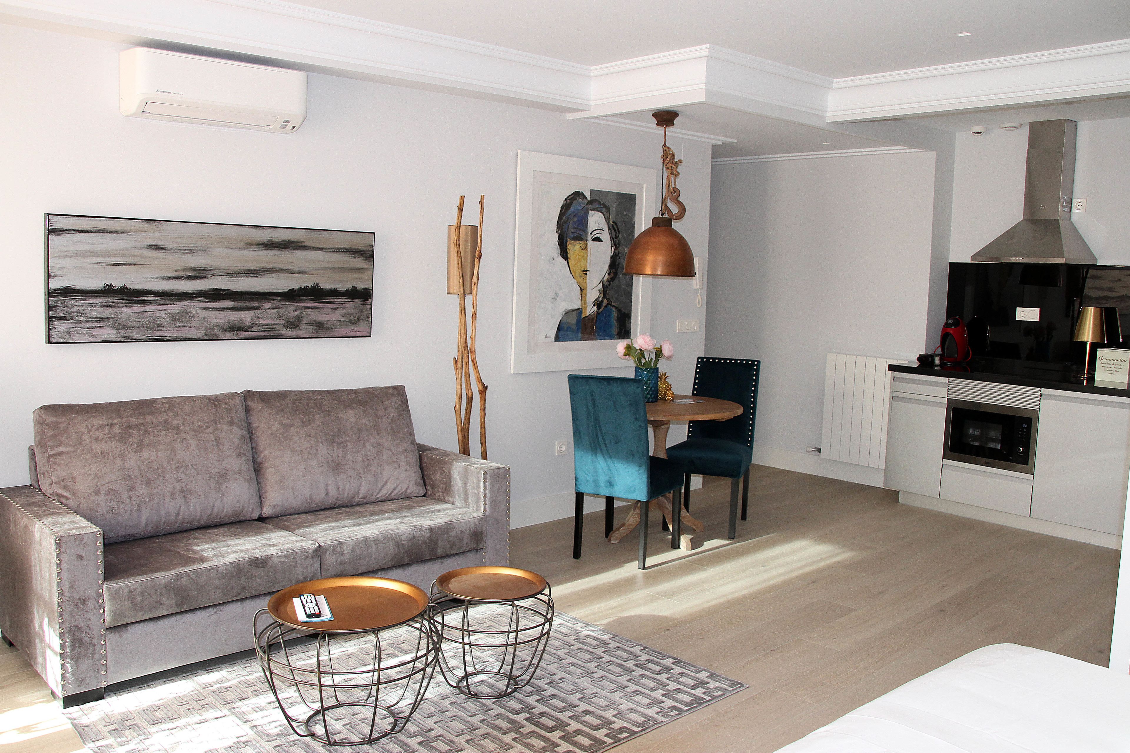 Suite, Balcony (3ºB) | In-room safe, desk, blackout drapes, soundproofing