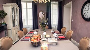 Free daily continental breakfast